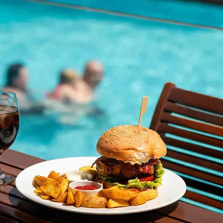 アパートホテル Athineon 4*